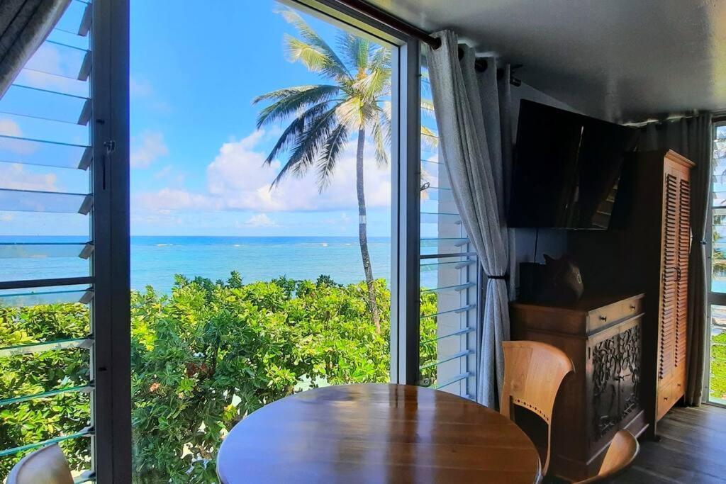 Breezy Beachfront Bali-Style Haven 180 Degree Oceanview Hau'ula Extérieur photo